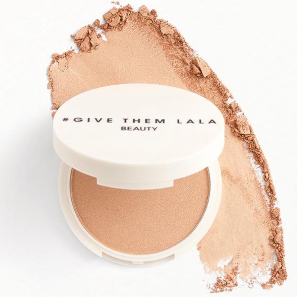 NWT GIVE THEM LALA BEAUTY
Pressed Highlighter